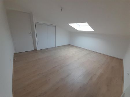 Location Appartement 4 pièces 110m² TRIE SUR BAISE 65220 - Photo 3