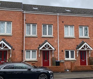 Croston Terrace, Old Trafford, Manchester - Photo 2