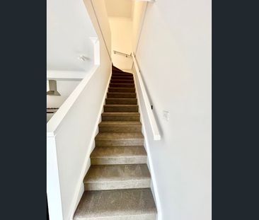 A Stylish brand-new and Conveniently Located two Storey family home! - Photo 4