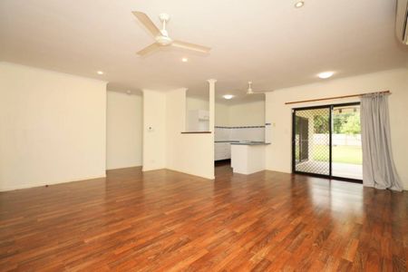 Fully Airconditioned - No Carpet - Rear Access - Large Corner Block - Photo 3