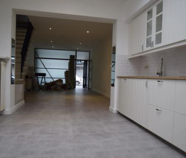 Ruime woning nabij Sint-Amandsplein, vlot bereikbaar - Photo 1