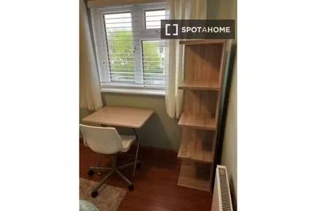 Cozy room in 4-bedroom houseshare in Dún Laoghaire, Dublin - Photo 3