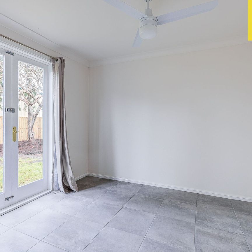 Spacious Dual-Living 6 Bedroom Family Home! - Photo 1
