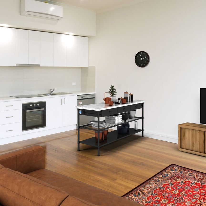 4-Bedroom Residence Above a Shop – Spacious, Bright & Full of Character - Photo 1