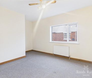 3 bedroom terraced house to rent - Photo 3