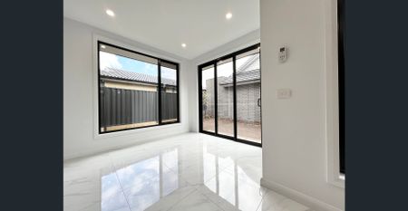 Stunning Family Home In Located In The Heart Of Gladstone Park!! - Photo 4