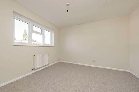 Chiltern Court , Widmore Road, UB8 - Photo 5