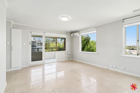 STUNNING TOP FLOOR APARTMENT WITH RIVER VIEWS - Photo 2