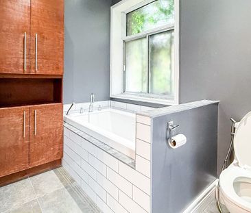 1221 Rue Saint-Christophe apartment — Montréal, QC (3-Bedroom) - 3 Bedroom - Photo 1