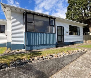 ELEVATED THREE BEDROOMS IN A PRIME LOCATION - Photo 4