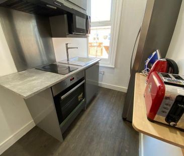 2 bedroom flat to rent - Photo 5