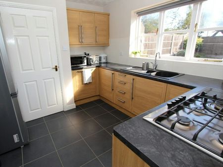Detached house to rent on - Photo 3