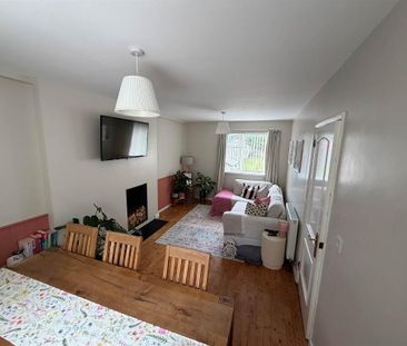 8 Month Lease @, 49 Thornhill Parade, Belfast, BT5 7AT - Photo 2