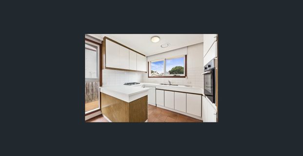 Spacious 3-Bedroom Ground Floor Unit with Private Outdoor Areas - Photo 1