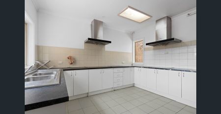 Newly Renovated Rooming House in Forest Hill - Photo 3