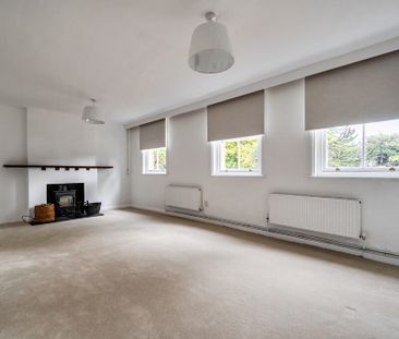 Thursley Road, Elstead, GU8 - Photo 3