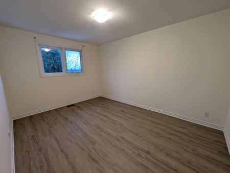 For Lease - 435 Colborne Street, Bradford West Gwillimbury, Ontario - Photo 5