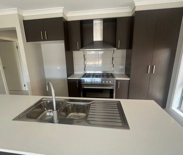 4 Bedroom House In Willandra Estate !!!! - Photo 2