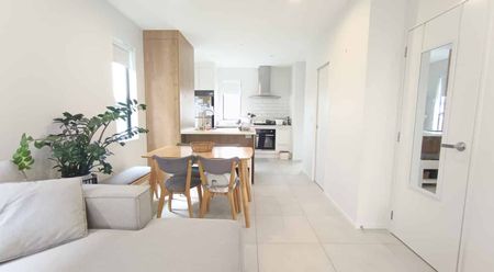 Contemporary Living in a Peaceful Community – Your New Home Awaits at 11 Nuku Place, Manurewa - Photo 4