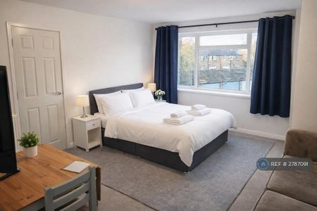 1 bedroom in a flat share to rent - Photo 2