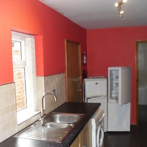 3 Bed House Share To Let - Photo 2