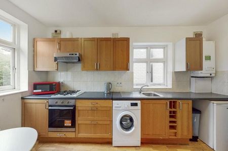 1 bedroom in a house share to rent - Photo 3