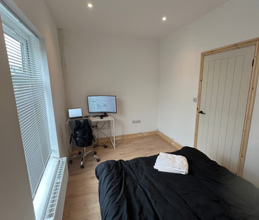 1 bedroom in a flat share to rent - Photo 3