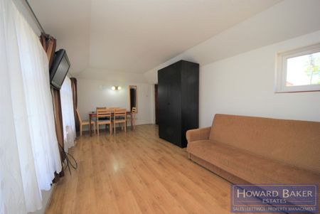 Colindeep Lane, NW9 - Photo 2
