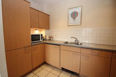 2 bed Flat for rent - Photo 3