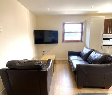 4 bedroom flat to rent - Photo 4