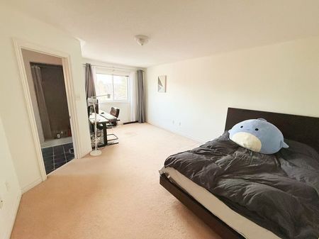 For Lease - 3892 Manatee Way, Mississauga, Ontario - Photo 3