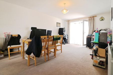 Longwood Avenue, Langley - Photo 2