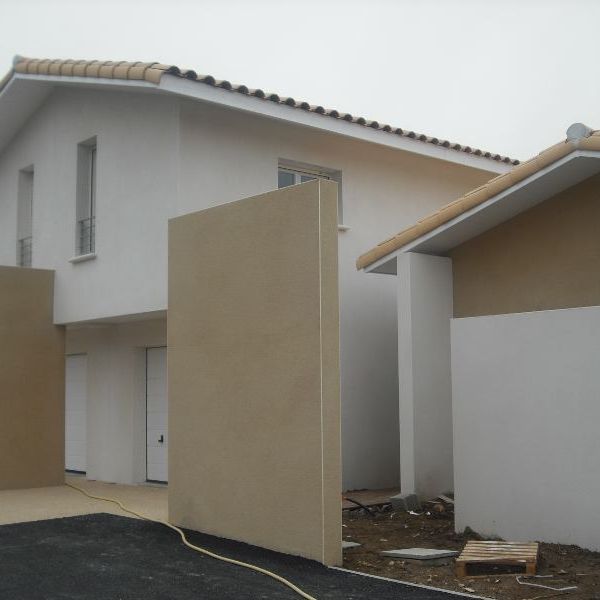 Location Maison 4 pièces 97m² - Photo 2