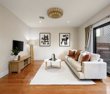 EASY LIVING IN THE MCKINNON ZONE!! - Photo 1
