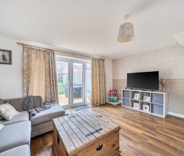 3 bedroom end of terrace house to rent - Photo 1