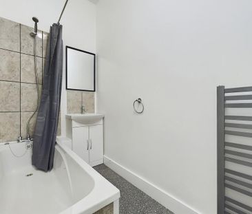 2 bedroom ground floor maisonette to rent - Photo 5