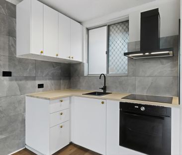 Fully renovated apartment in the heart of Herdsman Parade - Photo 5