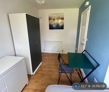 1 bedroom in a house share to rent - Photo 4