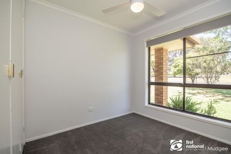 THREE BEDROOM FAMILY HOME - Photo 5