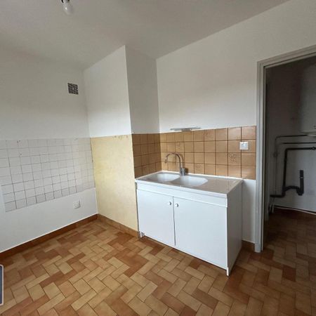 Location Appartement 1 pièce 39m² CARPENTRAS 84200 - Photo 3