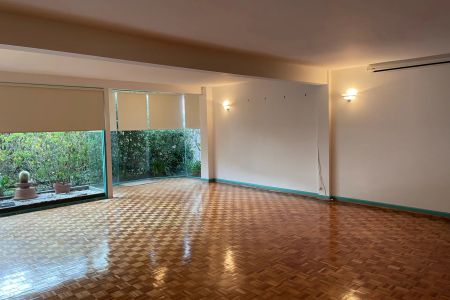 SPACIOUS AND SECURE FAMILY HOME IN CONVENIENT LOCATION! - Photo 4