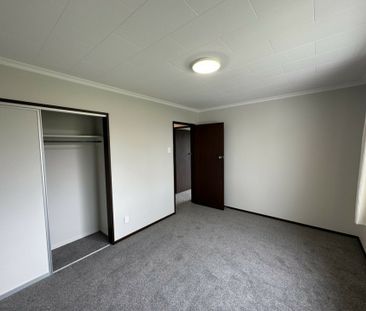 Tastefully renovated and spacious in Mosgiel - Photo 6