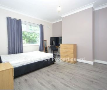 7 Bed Student Properties in Leeds - Photo 2