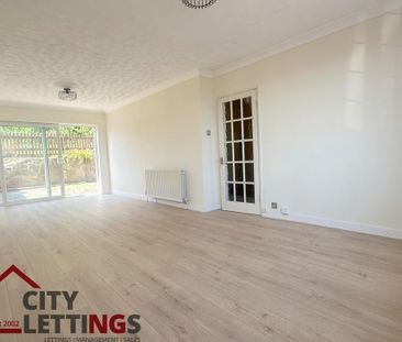 3 bedroom detached house to rent - Photo 2