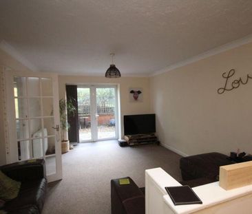 3 bedroom end of terrace house to rent - Photo 4
