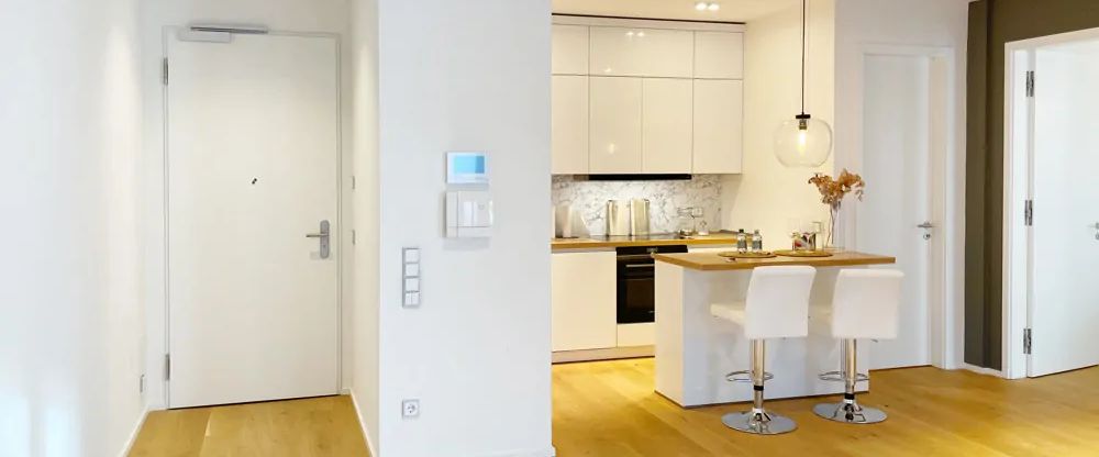 Exklusive - vollmöblierte - Zwei-Zimmer-Wohnung mit Lift und Balkon - Foto 1