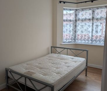 3 Bed Terraced House, Clayton Avenue, HA0 - Photo 3