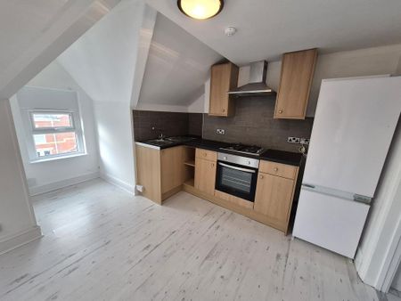 1 bedroom flat to rent - Photo 2