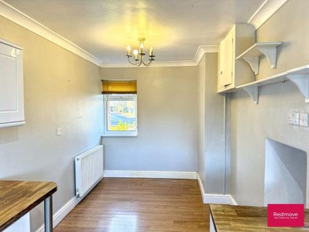 3 bedroom semi-detached house to rent - Photo 3