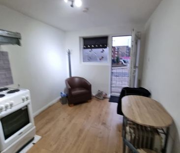 Studio Flat, Hardwicke Street, IG11 - Photo 5